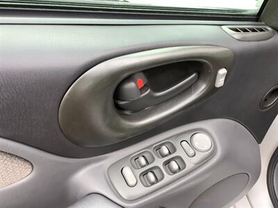 2003 Pontiac Bonneville SE - Photo 32 - Crest Hill, IL 60403