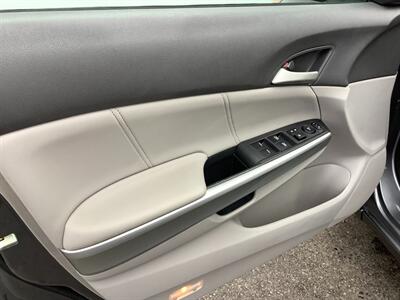 2009 Honda Accord EX-L V6 - Photo 8 - Crest Hill, IL 60403