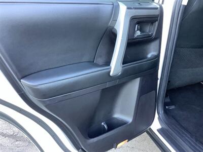2014 Toyota 4Runner SR5   - Photo 28 - Crest Hill, IL 60403