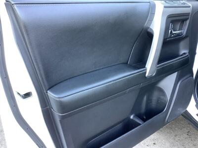 2014 Toyota 4Runner SR5   - Photo 15 - Crest Hill, IL 60403