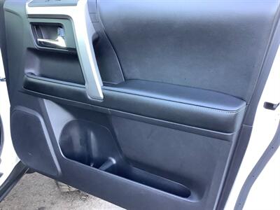 2014 Toyota 4Runner SR5   - Photo 34 - Crest Hill, IL 60403