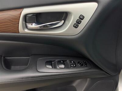 2017 Nissan Pathfinder Platinum - Photo 22 - Crest Hill, IL 60403