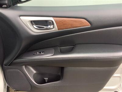 2017 Nissan Pathfinder Platinum - Photo 52 - Crest Hill, IL 60403