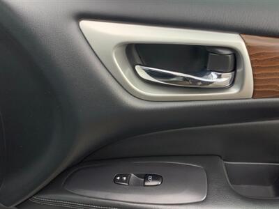 2017 Nissan Pathfinder Platinum - Photo 15 - Crest Hill, IL 60403
