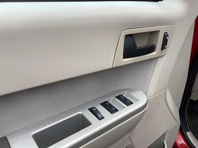 2010 Ford Escape XLT   - Photo 11 - Crest Hill, IL 60403