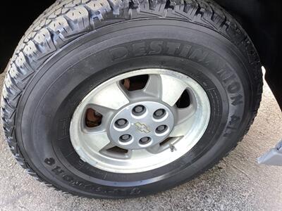 2001 Chevrolet Tahoe LS - Photo 42 - Crest Hill, IL 60403