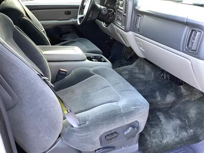 2001 Chevrolet Tahoe LS - Photo 35 - Crest Hill, IL 60403