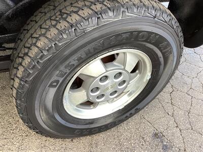 2001 Chevrolet Tahoe LS - Photo 15 - Crest Hill, IL 60403