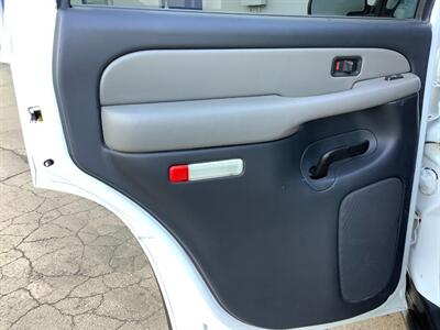 2001 Chevrolet Tahoe LS - Photo 30 - Crest Hill, IL 60403
