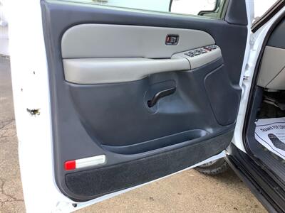 2001 Chevrolet Tahoe LS - Photo 23 - Crest Hill, IL 60403