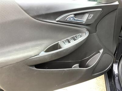 2018 Chevrolet Malibu LT   - Photo 11 - Crest Hill, IL 60403