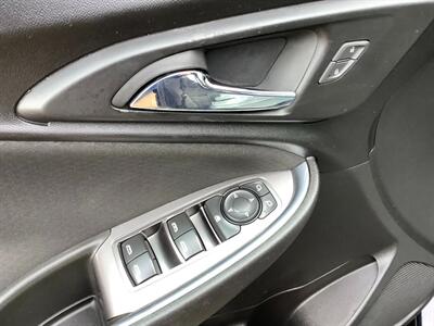 2018 Chevrolet Malibu LT   - Photo 12 - Crest Hill, IL 60403