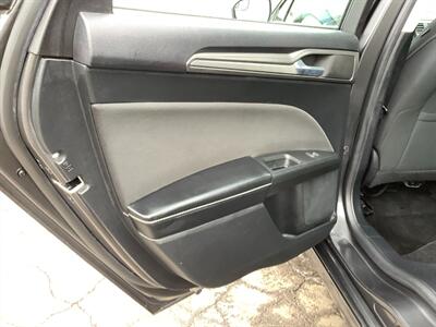 2018 Ford Fusion SE - Photo 24 - Crest Hill, IL 60403