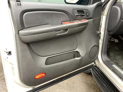 2008 Chevrolet Tahoe LTZ   - Photo 13 - Crest Hill, IL 60403