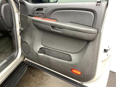 2008 Chevrolet Tahoe LTZ   - Photo 25 - Crest Hill, IL 60403