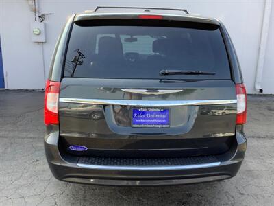 2011 Chrysler Town & Country Touring-L   - Photo 5 - Crest Hill, IL 60403