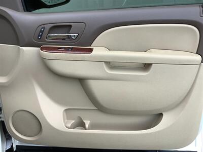 2010 Chevrolet Tahoe LTZ   - Photo 15 - Crest Hill, IL 60403