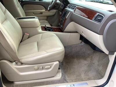 2010 Chevrolet Tahoe LTZ   - Photo 16 - Crest Hill, IL 60403