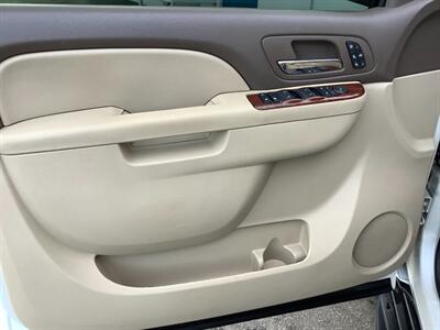 2010 Chevrolet Tahoe LTZ   - Photo 6 - Crest Hill, IL 60403