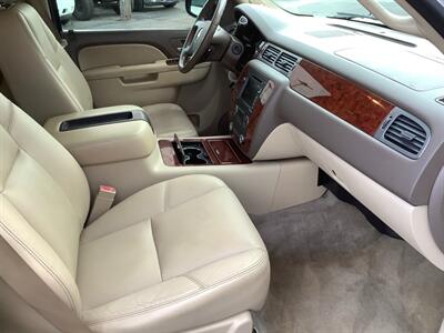 2010 Chevrolet Tahoe LTZ   - Photo 17 - Crest Hill, IL 60403