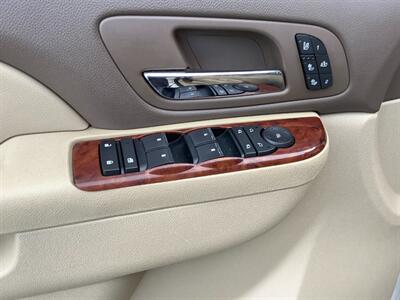 2010 Chevrolet Tahoe LTZ   - Photo 33 - Crest Hill, IL 60403