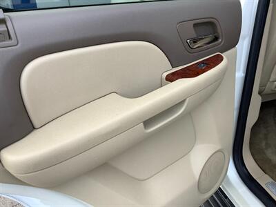 2010 Chevrolet Tahoe LTZ   - Photo 40 - Crest Hill, IL 60403