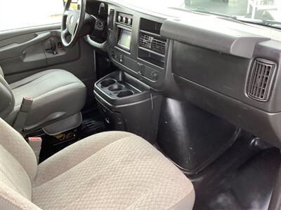 2015 Chevrolet Express 2500   - Photo 30 - Crest Hill, IL 60403