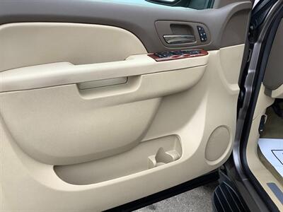 2013 Chevrolet Suburban LTZ - Photo 13 - Crest Hill, IL 60403