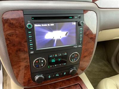 2013 Chevrolet Suburban LTZ - Photo 18 - Crest Hill, IL 60403