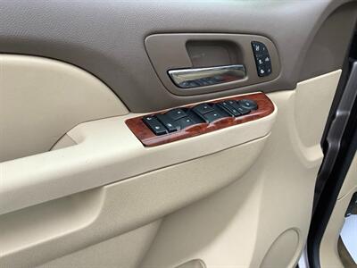 2013 Chevrolet Suburban LTZ - Photo 14 - Crest Hill, IL 60403