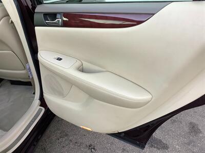 2002 Lexus ES 300 - Photo 30 - Crest Hill, IL 60403