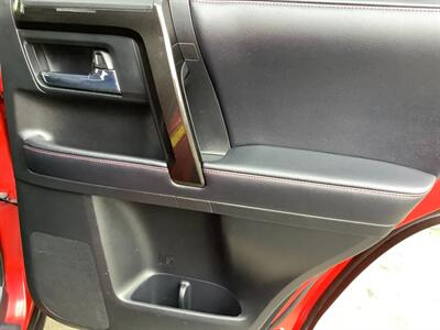 2018 Toyota 4Runner SR5   - Photo 39 - Crest Hill, IL 60403