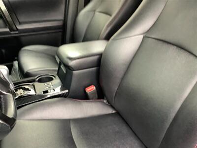 2018 Toyota 4Runner SR5   - Photo 18 - Crest Hill, IL 60403