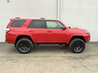 2018 Toyota 4Runner SR5   - Photo 9 - Crest Hill, IL 60403