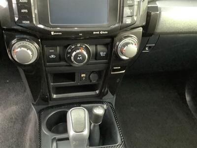 2018 Toyota 4Runner SR5   - Photo 15 - Crest Hill, IL 60403
