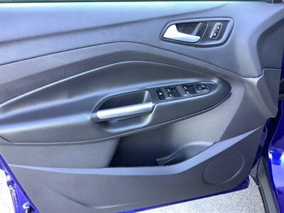 2016 Ford Escape SE - Photo 10 - Crest Hill, IL 60403