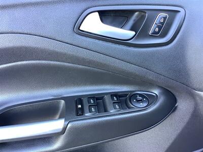 2016 Ford Escape SE   - Photo 12 - Crest Hill, IL 60403