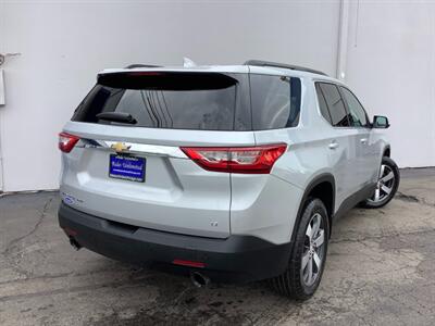 2019 Chevrolet Traverse LT Leather - Photo 7 - Crest Hill, IL 60403