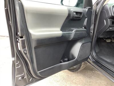 2018 Toyota Tacoma SR V6   - Photo 15 - Crest Hill, IL 60403