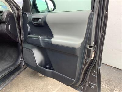 2018 Toyota Tacoma SR V6   - Photo 49 - Crest Hill, IL 60403