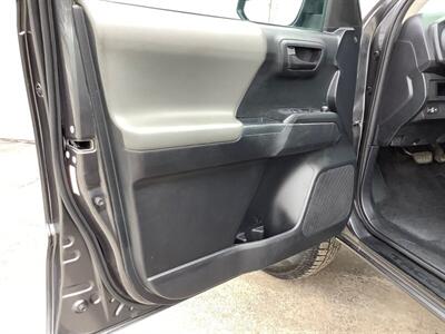 2018 Toyota Tacoma SR V6   - Photo 15 - Crest Hill, IL 60403