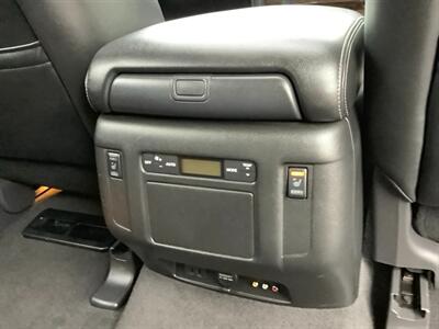 2017 Nissan Armada Platinum   - Photo 16 - Crest Hill, IL 60403