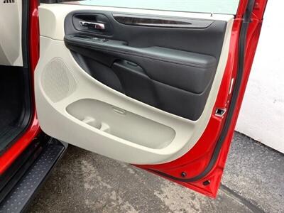 2013 Dodge Grand Caravan SXT   - Photo 30 - Crest Hill, IL 60403