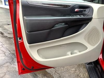 2013 Dodge Grand Caravan SXT   - Photo 13 - Crest Hill, IL 60403