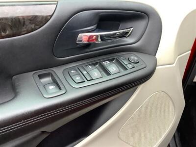 2013 Dodge Grand Caravan SXT   - Photo 14 - Crest Hill, IL 60403