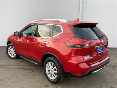 2017 Nissan Rogue SV   - Photo 4 - Crest Hill, IL 60403