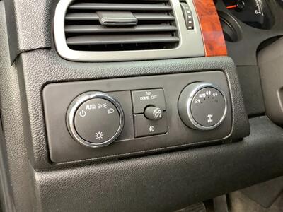 2011 Chevrolet Tahoe LTZ   - Photo 22 - Crest Hill, IL 60403