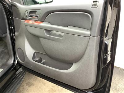 2011 Chevrolet Tahoe LTZ   - Photo 42 - Crest Hill, IL 60403