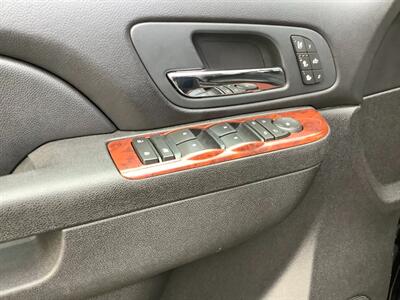2011 Chevrolet Tahoe LTZ   - Photo 16 - Crest Hill, IL 60403