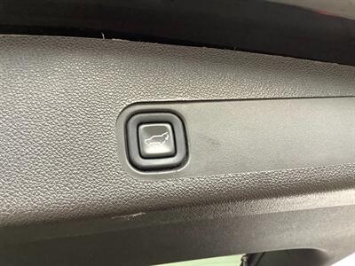 2011 Chevrolet Tahoe LTZ   - Photo 35 - Crest Hill, IL 60403